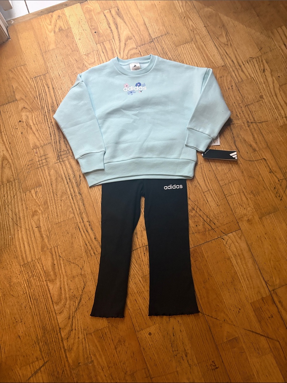 adidas Kids 2 piece set  Black Ribbed Flare Leggings adorable  swestshirt